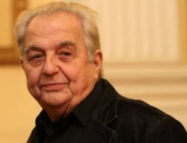 Αλ. Φλαμπουράρης: «Στο Μαξίμου σήμερα δεν υπάρχουν σκοτεινά δωμάτια και τροχήλατες βαλίτσες»